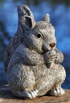 Outdoor Squirrel Garden Statue